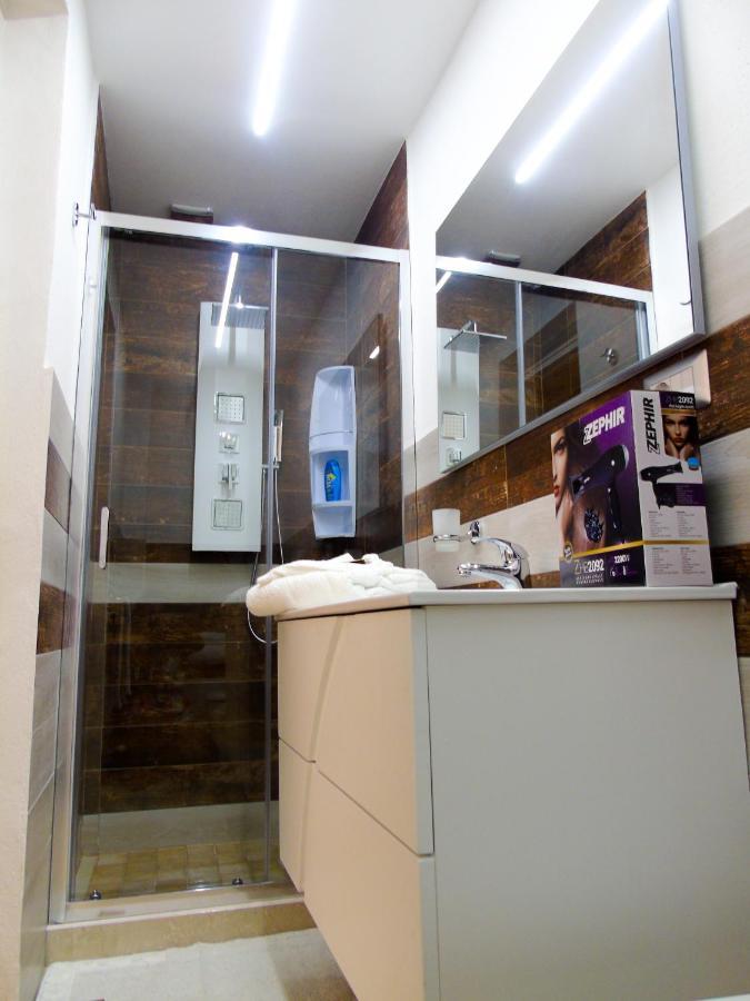 Glem Luxury Apartment Copertino Luaran gambar